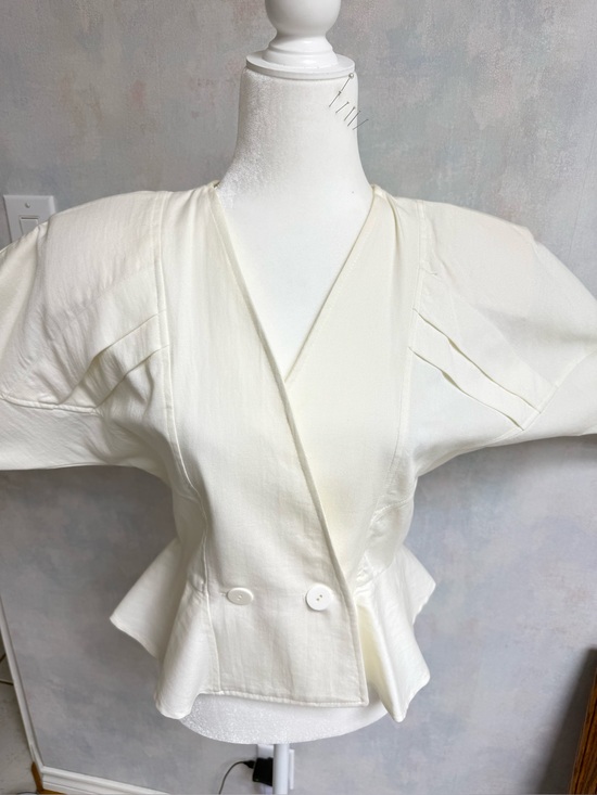 Tops - VTG 2 pc White Wrap Lightweight Denim Feel Peplum Top w Bat Sleeves - w Skirt